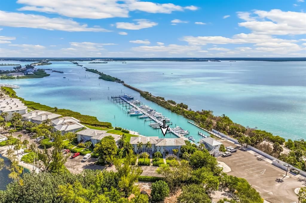For Sale: $495,000 (1 beds, 1 baths, 686 Square Feet)