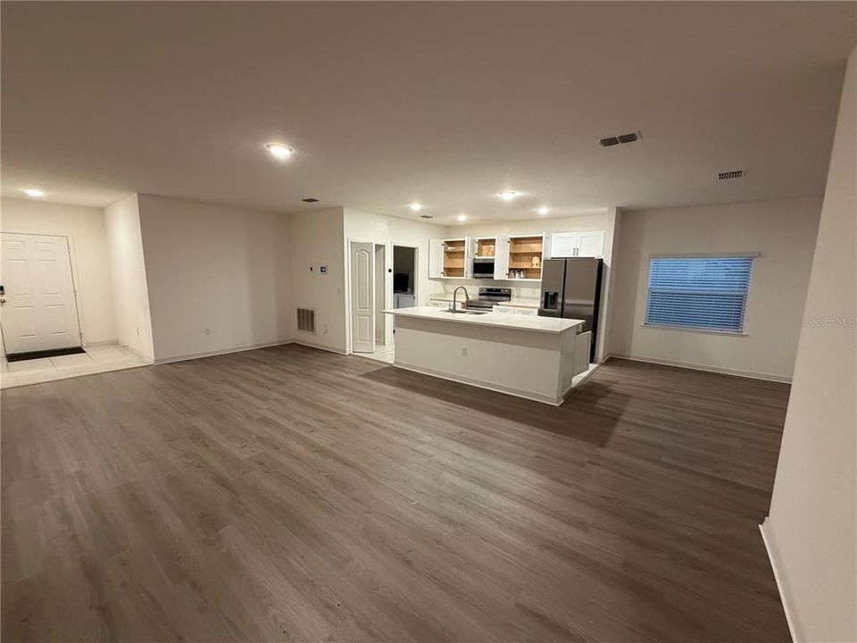 На продажу: $309,000 (4 спален, 2 ванн, 1874 Квадратных фут)