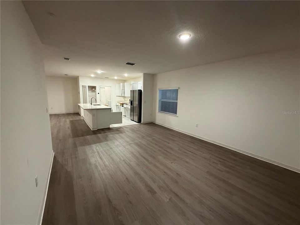 На продажу: $309,000 (4 спален, 2 ванн, 1874 Квадратных фут)