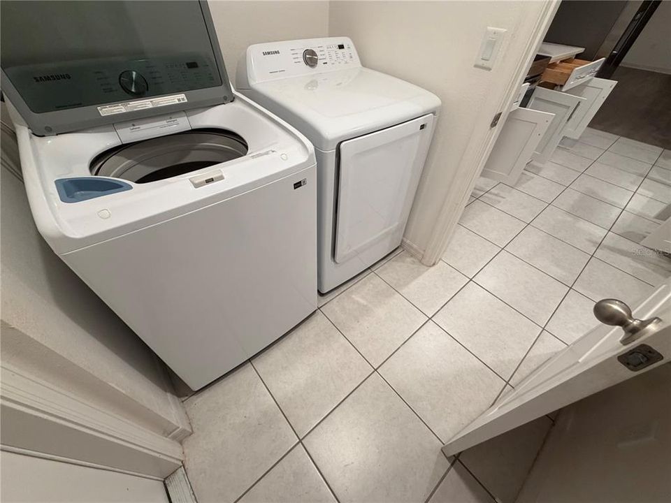 На продажу: $309,000 (4 спален, 2 ванн, 1874 Квадратных фут)