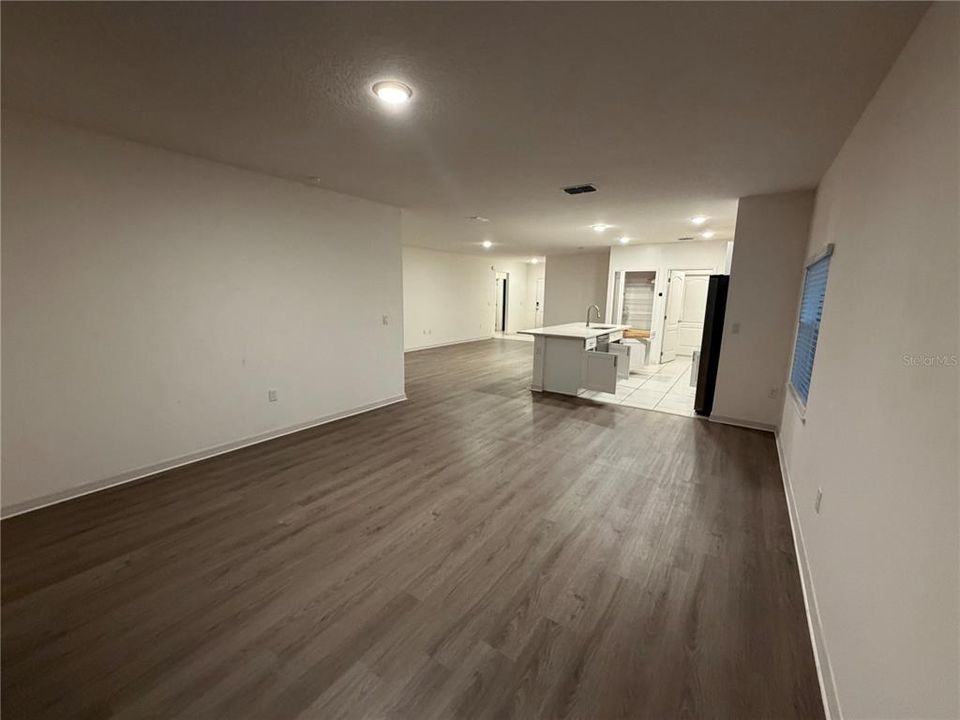 На продажу: $309,000 (4 спален, 2 ванн, 1874 Квадратных фут)