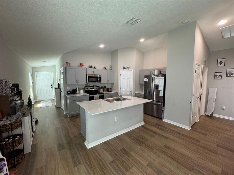 Active With Contract: $2,650 (3 beds, 2 baths, 1602 Square Feet)