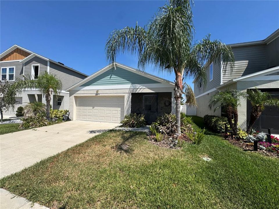Active With Contract: $2,650 (3 beds, 2 baths, 1602 Square Feet)