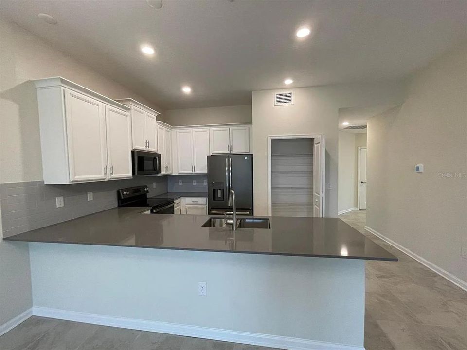 For Sale: $260,000 (3 beds, 2 baths, 1388 Square Feet)