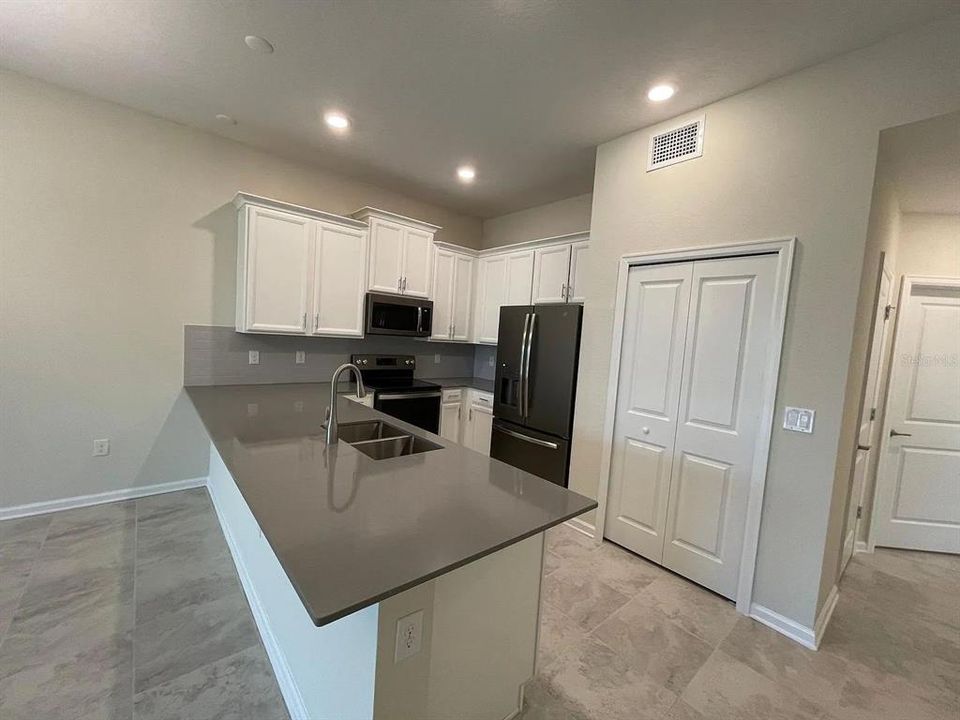 For Sale: $260,000 (3 beds, 2 baths, 1388 Square Feet)
