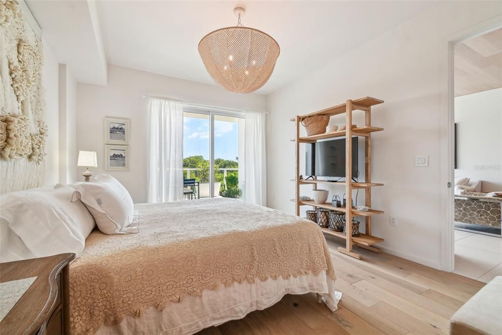 На продажу: $1,225,000 (2 спален, 2 ванн, 1409 Квадратных фут)