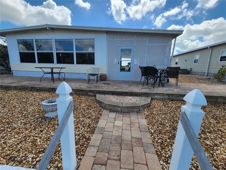 For Sale: $170,000 (2 beds, 2 baths, 816 Square Feet)
