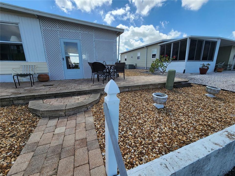 For Sale: $170,000 (2 beds, 2 baths, 816 Square Feet)