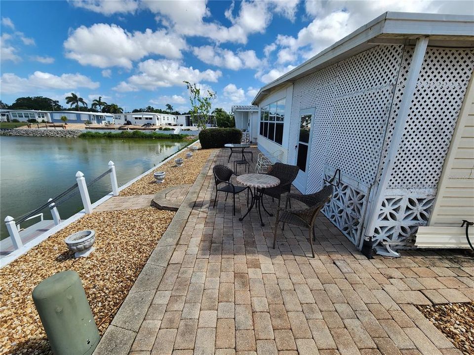 For Sale: $170,000 (2 beds, 2 baths, 816 Square Feet)