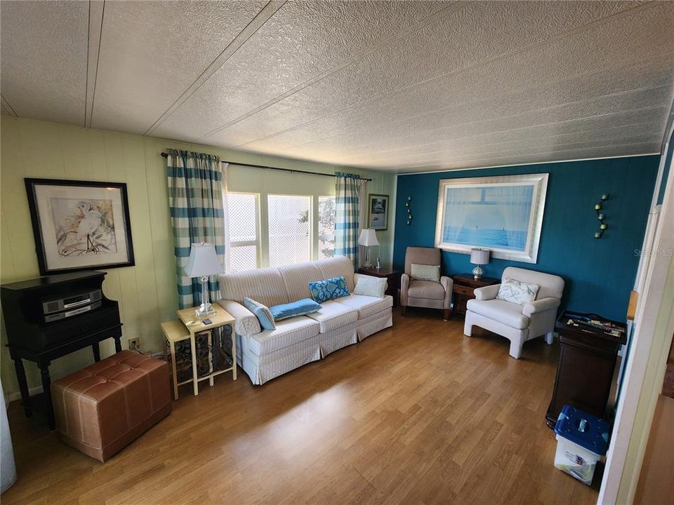 For Sale: $170,000 (2 beds, 2 baths, 816 Square Feet)