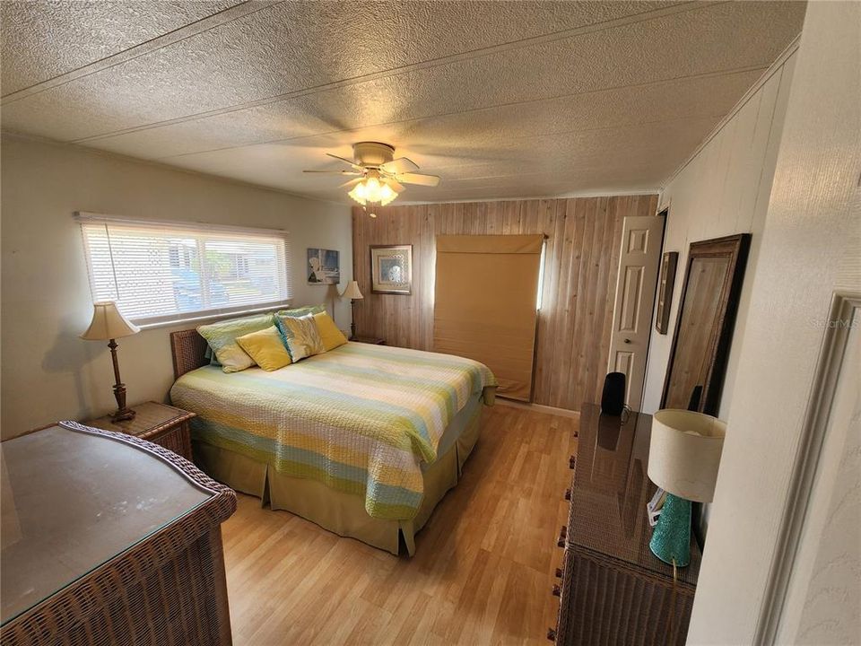 For Sale: $170,000 (2 beds, 2 baths, 816 Square Feet)