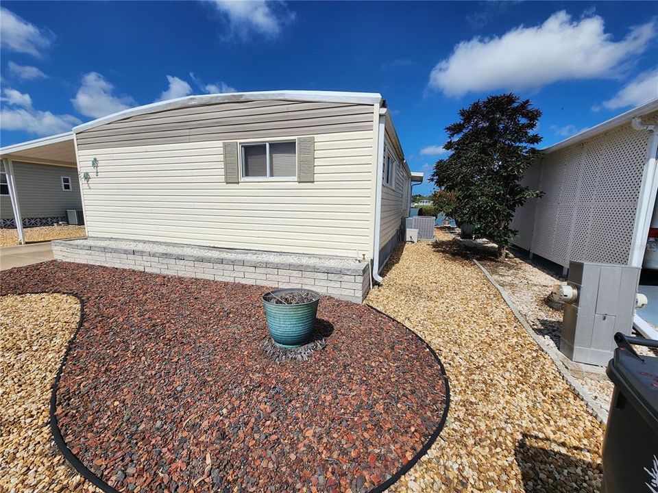 For Sale: $170,000 (2 beds, 2 baths, 816 Square Feet)