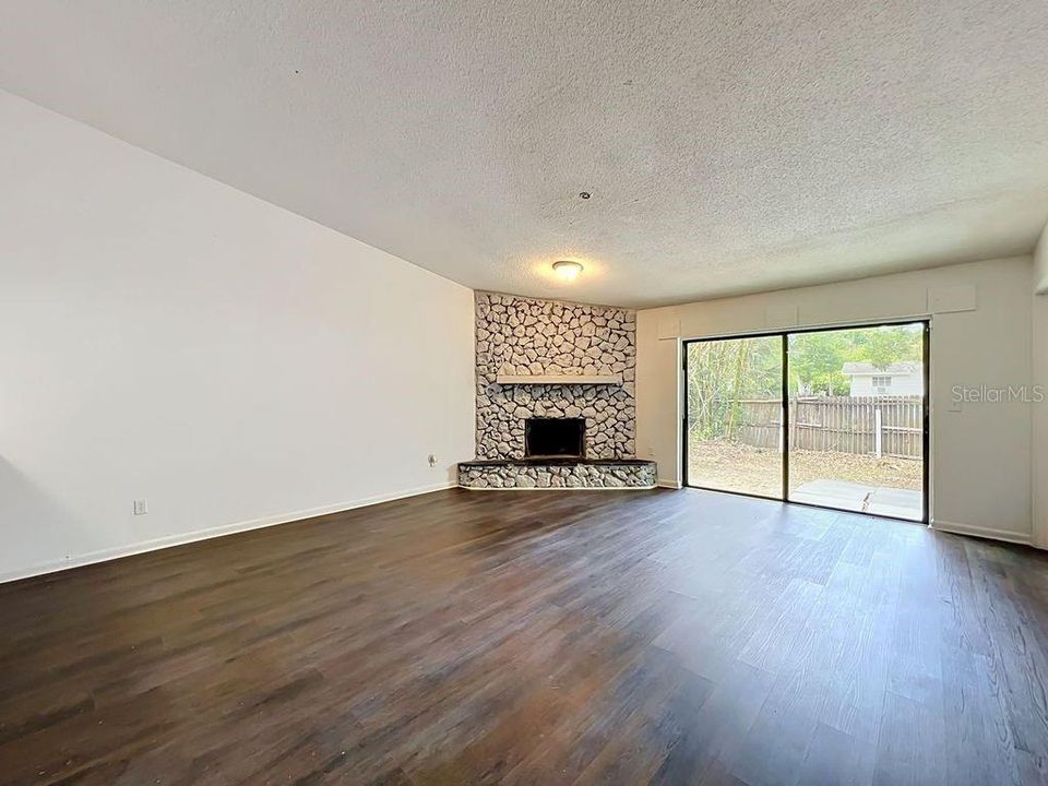 В аренду: $1,750 (3 спален, 2 ванн, 1386 Квадратных фут)