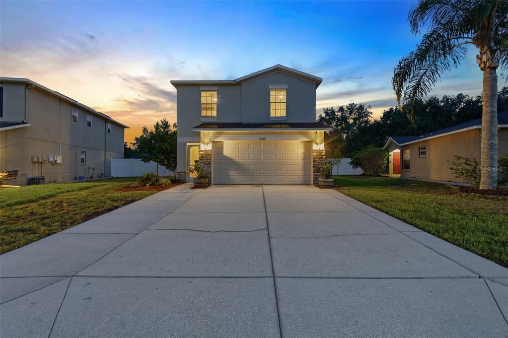 En Venta: $369,000 (4 camas, 2 baños, 2050 Pies cuadrados)