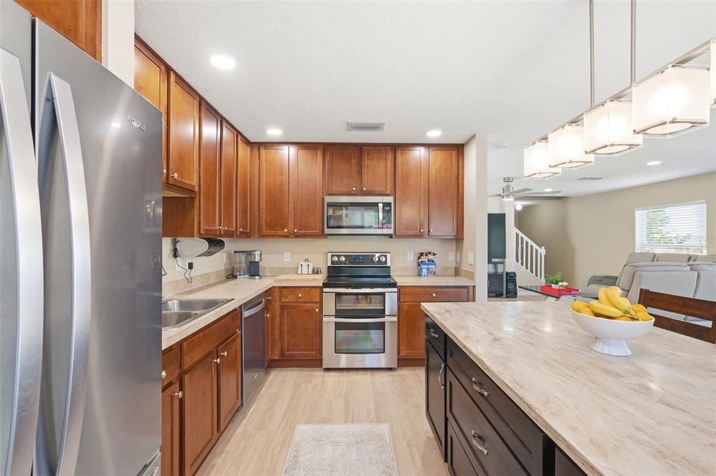 En Venta: $369,000 (4 camas, 2 baños, 2050 Pies cuadrados)