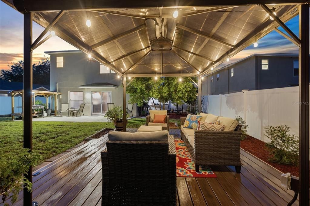 En Venta: $369,000 (4 camas, 2 baños, 2050 Pies cuadrados)
