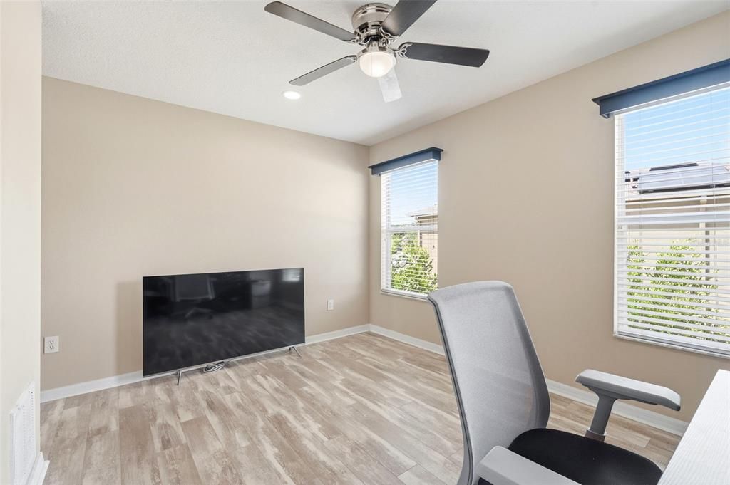 En Venta: $369,000 (4 camas, 2 baños, 2050 Pies cuadrados)