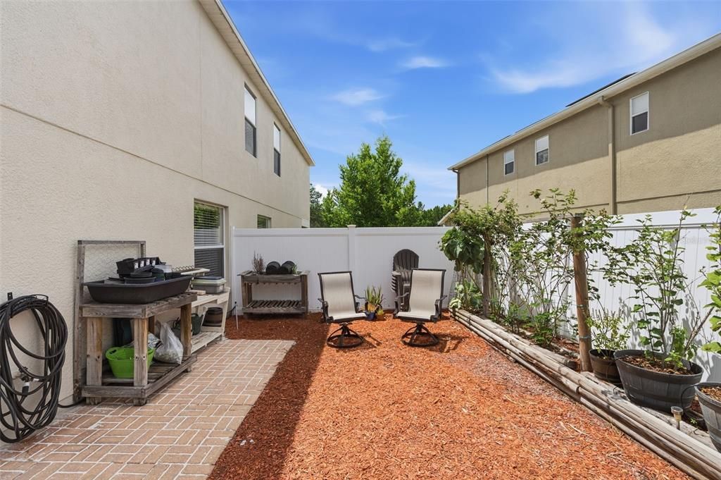 En Venta: $369,000 (4 camas, 2 baños, 2050 Pies cuadrados)