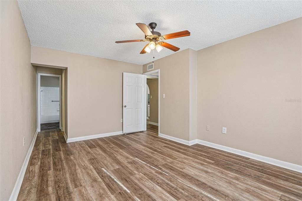 For Sale: $139,900 (2 beds, 2 baths, 1518 Square Feet)