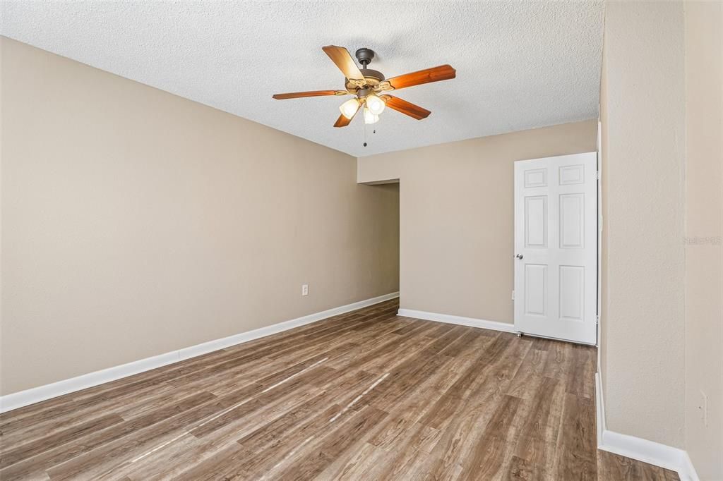 For Sale: $139,900 (2 beds, 2 baths, 1518 Square Feet)