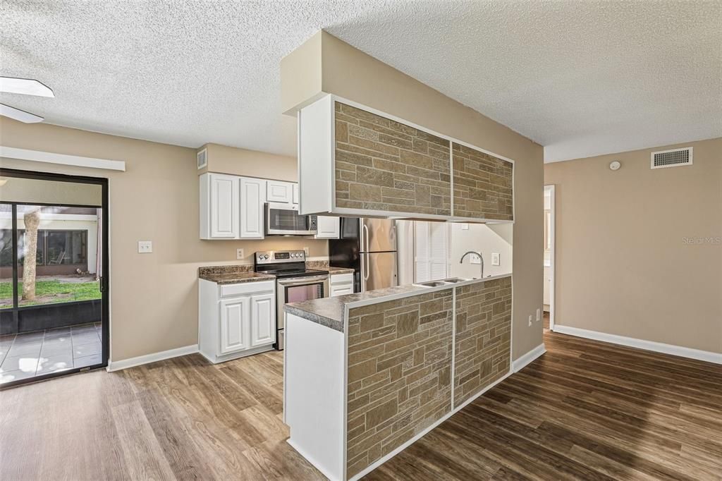 For Sale: $139,900 (2 beds, 2 baths, 1518 Square Feet)