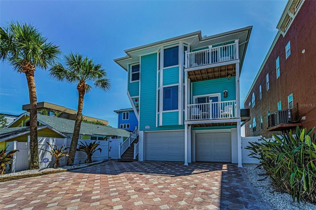 For Sale: $4,495,000 (6 beds, 4 baths, 3902 Square Feet)
