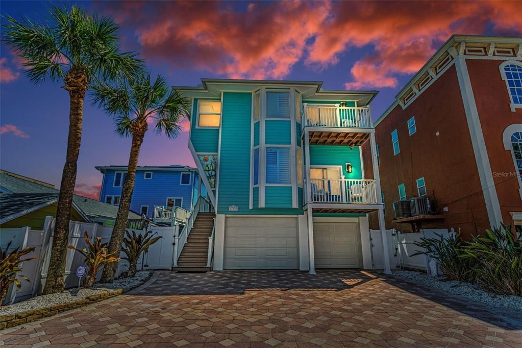 For Sale: $4,495,000 (6 beds, 4 baths, 3902 Square Feet)