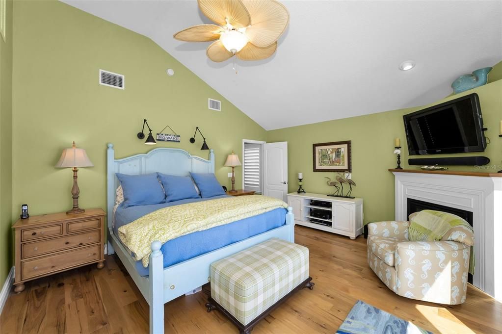 For Sale: $4,495,000 (6 beds, 4 baths, 3902 Square Feet)