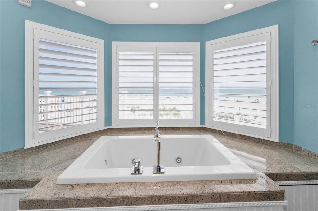 For Sale: $4,495,000 (6 beds, 4 baths, 3902 Square Feet)
