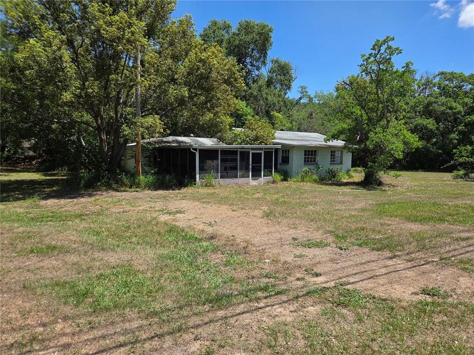 For Sale: $689,000 (2 beds, 1 baths, 1307 Square Feet)