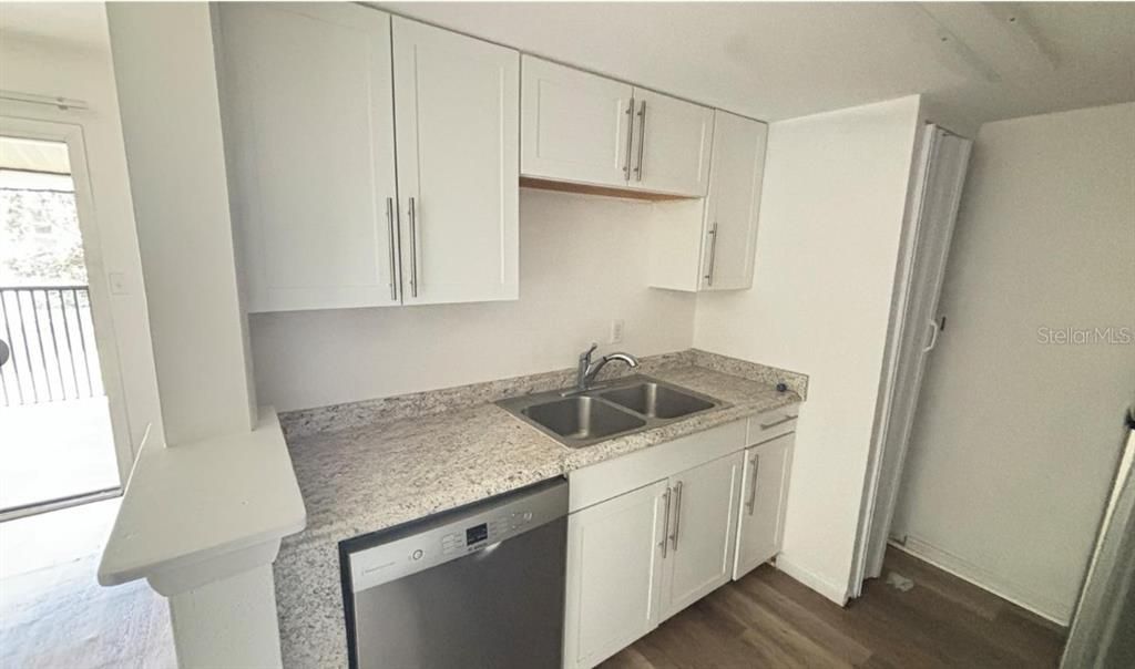 В аренду: $1,800 (3 спален, 2 ванн, 893 Квадратных фут)