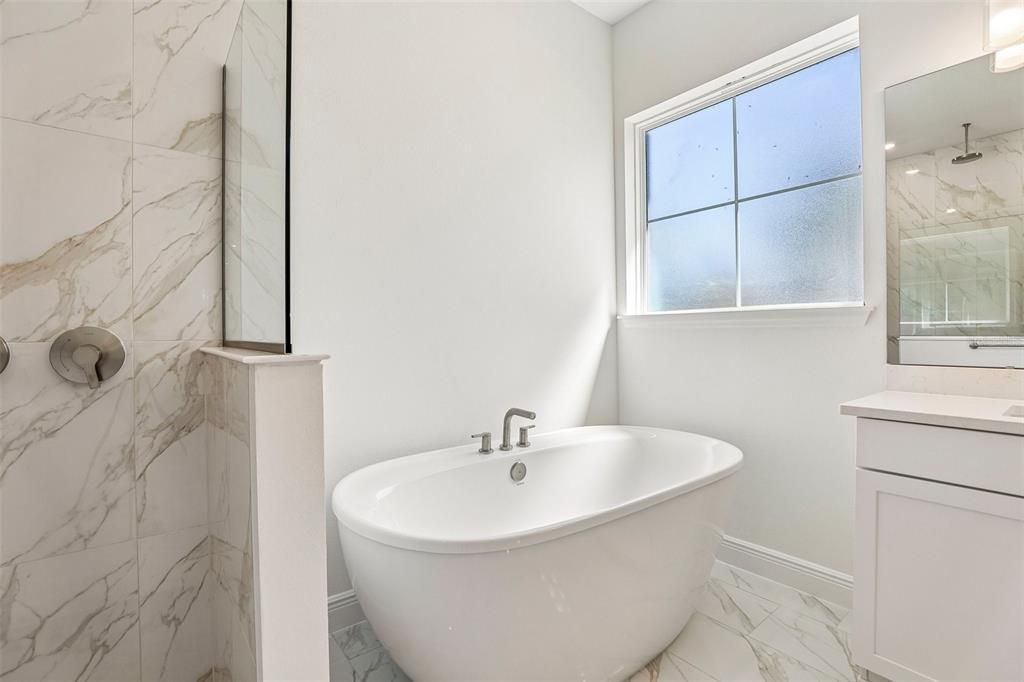 En Venta: $1,090,990 (4 camas, 4 baños, 3153 Pies cuadrados)