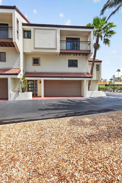 For Sale: $675,000 (3 beds, 2 baths, 2062 Square Feet)