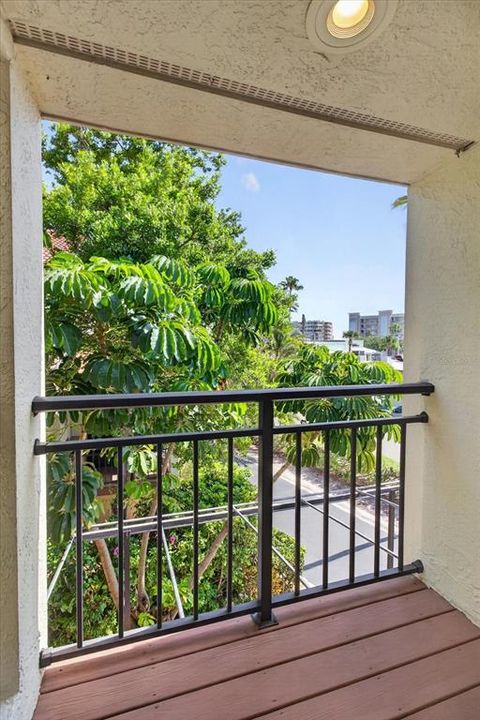 For Sale: $675,000 (3 beds, 2 baths, 2062 Square Feet)