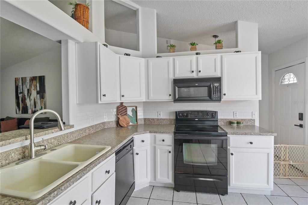 En Venta: $310,000 (3 camas, 2 baños, 1583 Pies cuadrados)