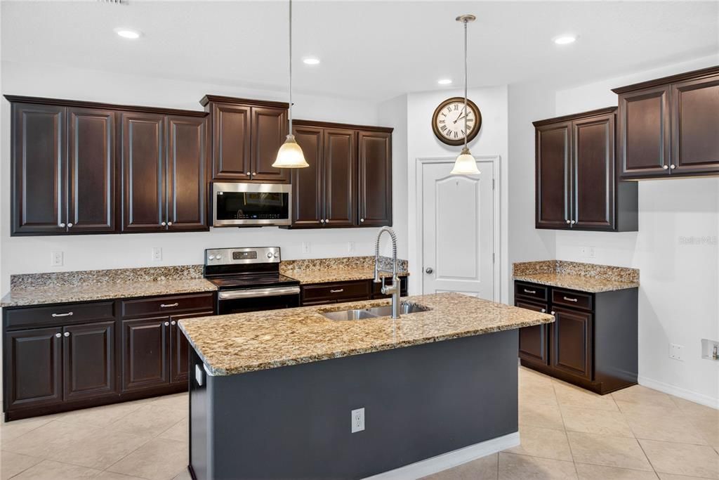 For Sale: $624,990 (6 beds, 4 baths, 3890 Square Feet)
