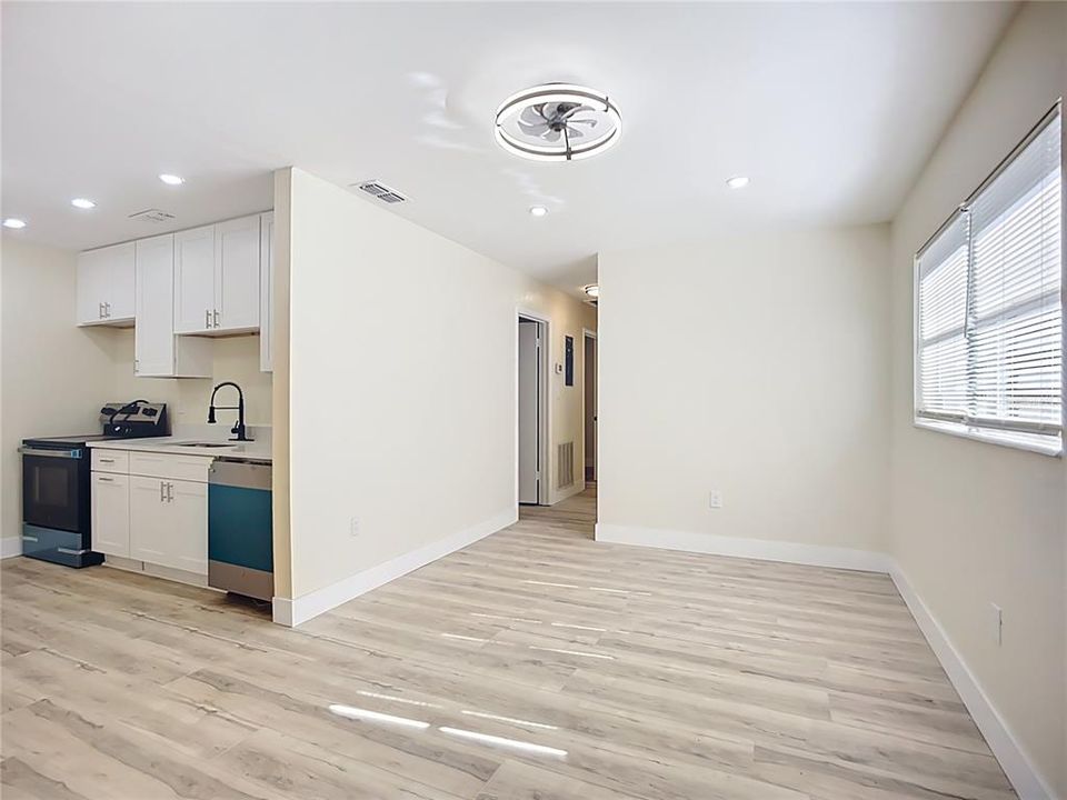 В аренду: $2,850 (4 спален, 3 ванн, 1548 Квадратных фут)