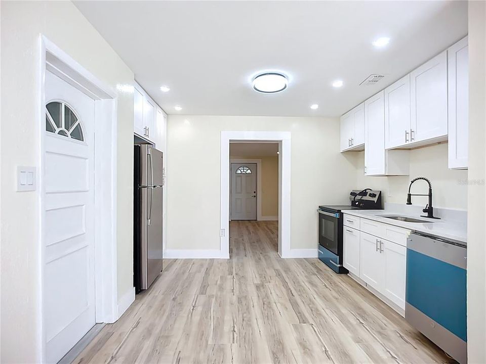 В аренду: $2,850 (4 спален, 3 ванн, 1548 Квадратных фут)