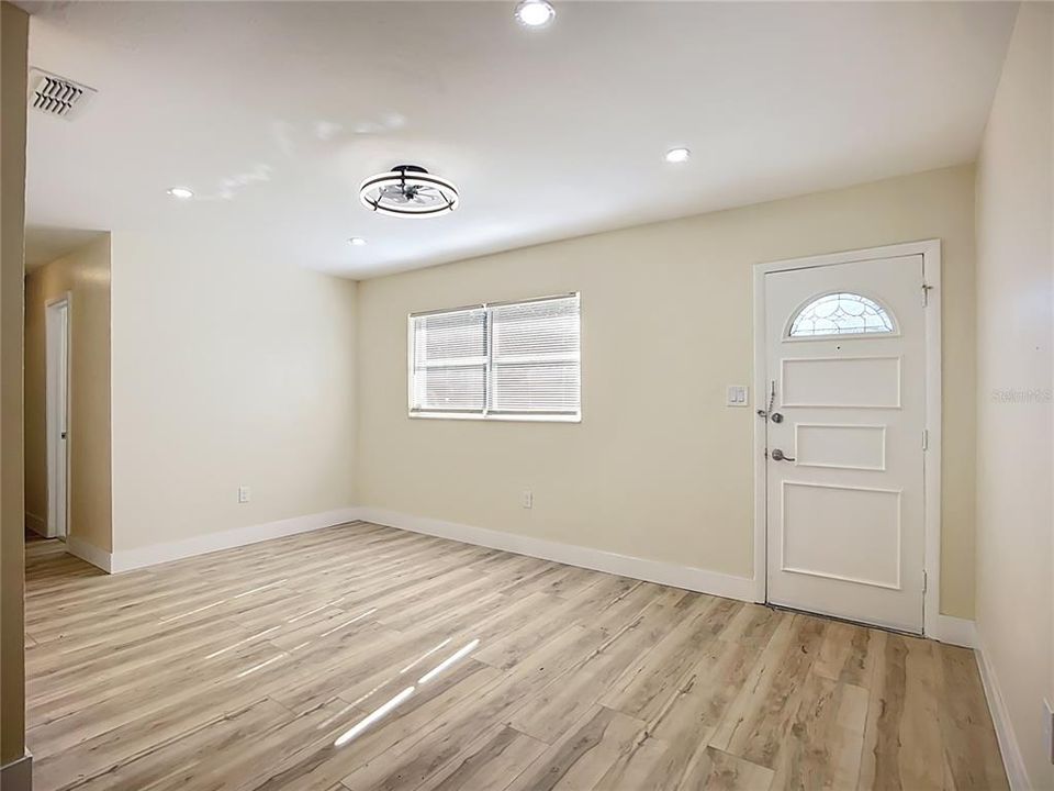 В аренду: $2,850 (4 спален, 3 ванн, 1548 Квадратных фут)