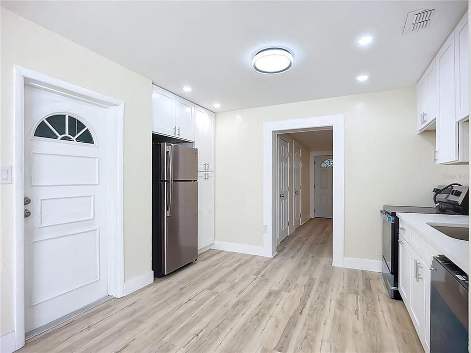 В аренду: $2,850 (4 спален, 3 ванн, 1548 Квадратных фут)