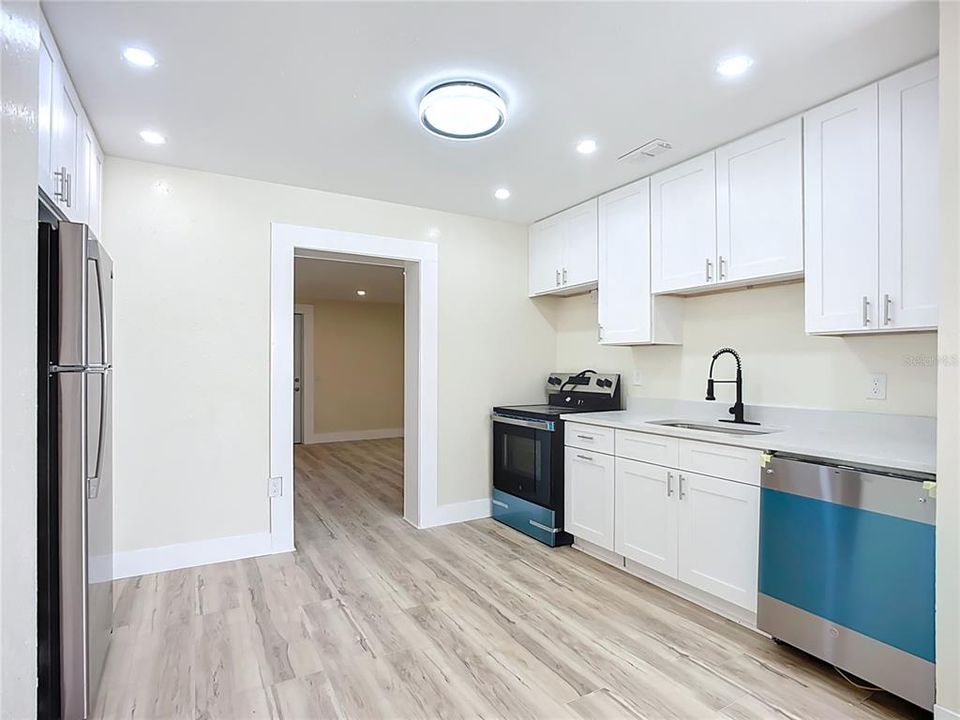 В аренду: $2,850 (4 спален, 3 ванн, 1548 Квадратных фут)