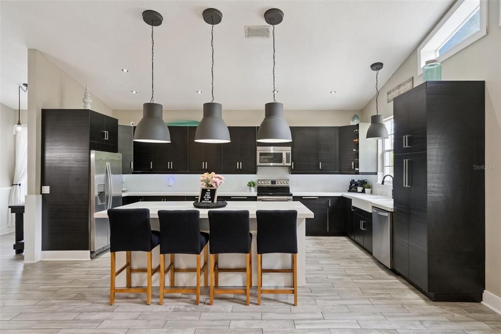 En Venta: $1,100,000 (3 camas, 2 baños, 2360 Pies cuadrados)