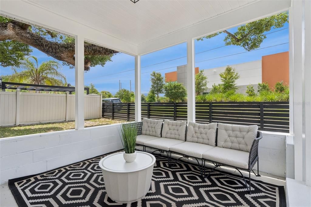 En Venta: $1,100,000 (3 camas, 2 baños, 2360 Pies cuadrados)