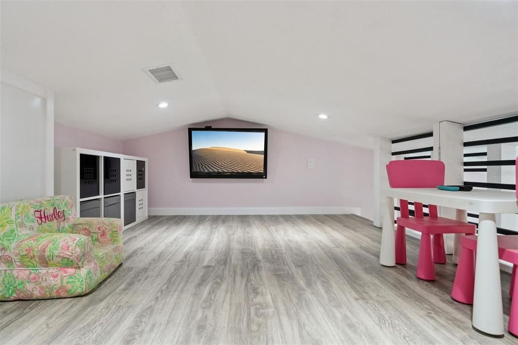 En Venta: $1,100,000 (3 camas, 2 baños, 2360 Pies cuadrados)