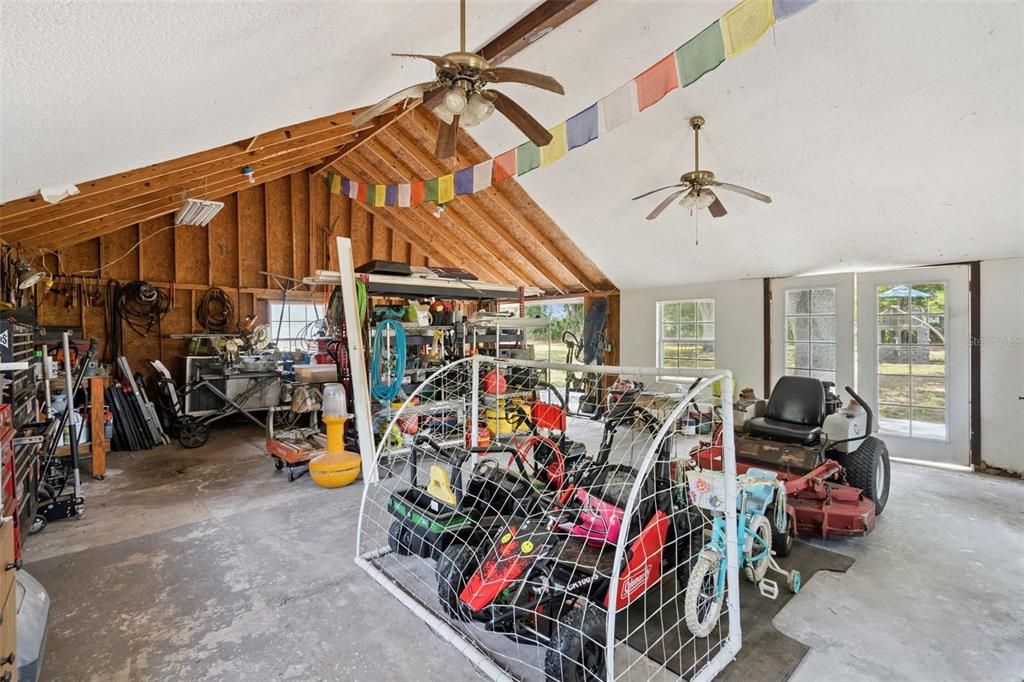 En Venta: $1,100,000 (3 camas, 2 baños, 2360 Pies cuadrados)