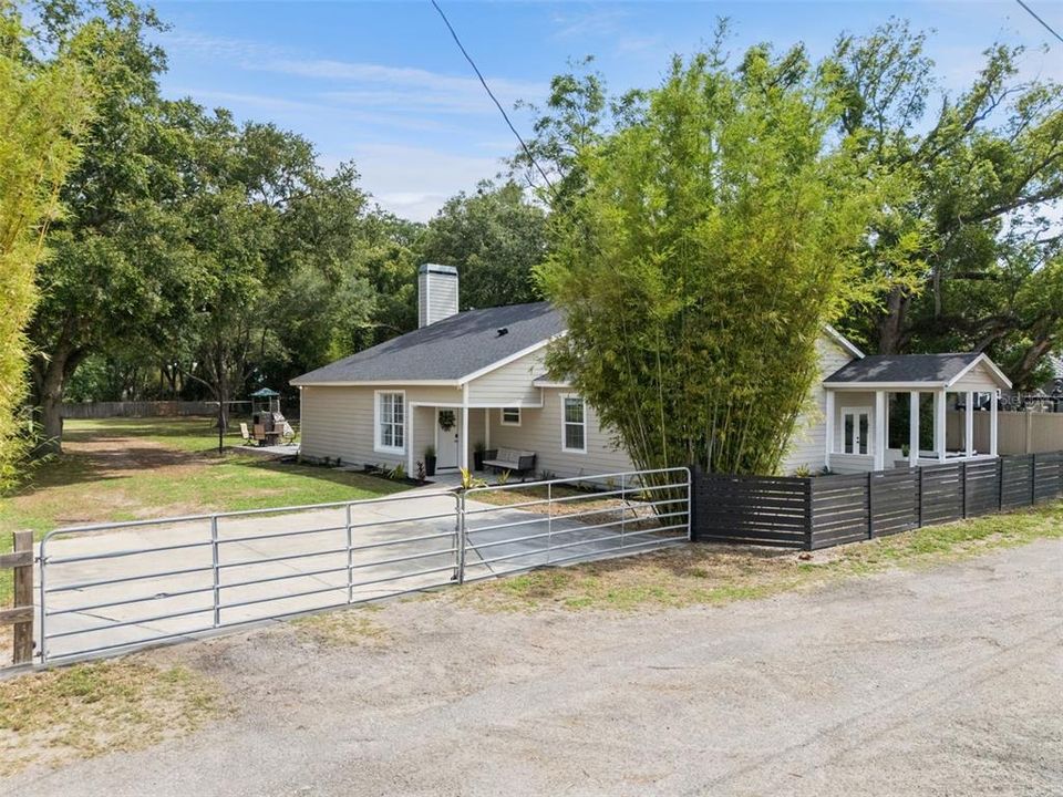 En Venta: $1,100,000 (3 camas, 2 baños, 2360 Pies cuadrados)