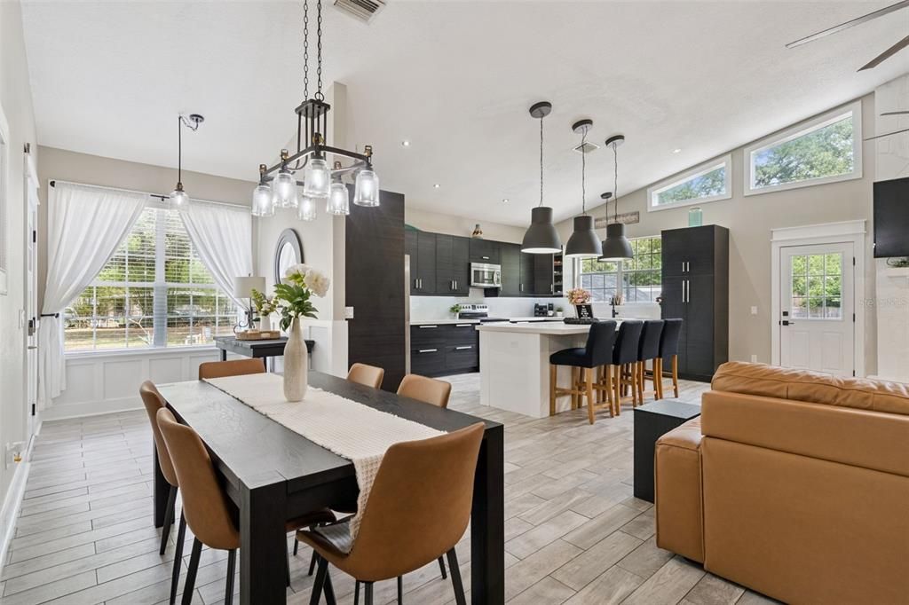 En Venta: $1,100,000 (3 camas, 2 baños, 2360 Pies cuadrados)