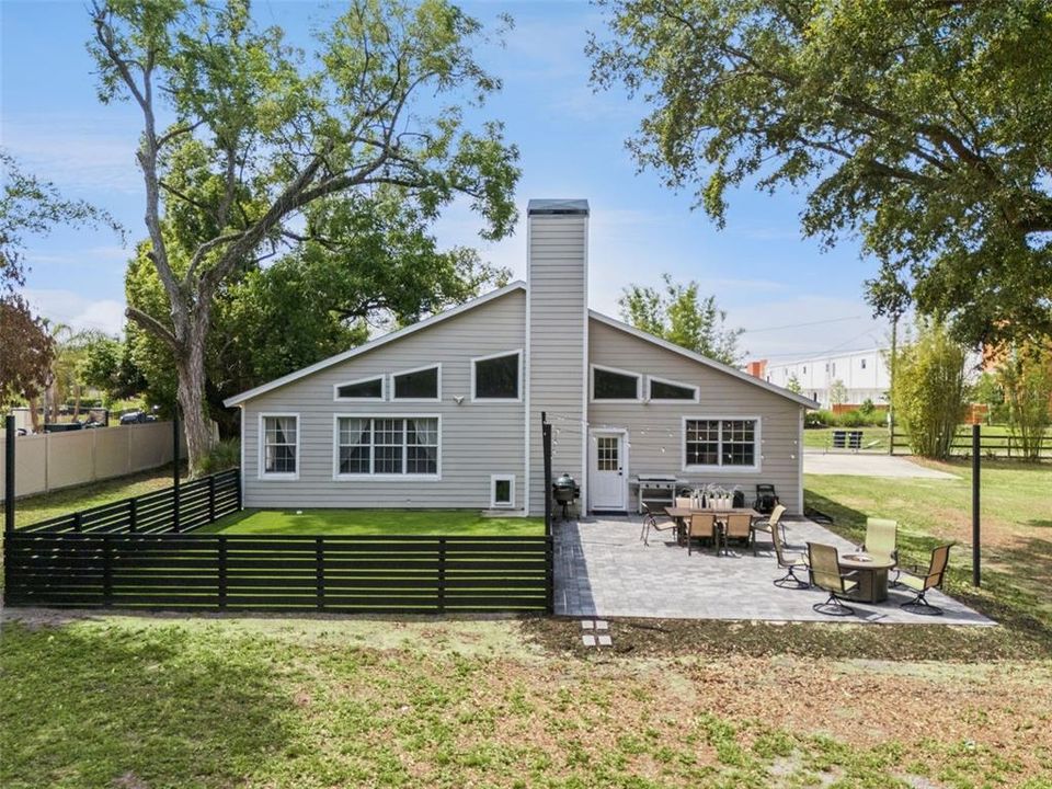 En Venta: $1,100,000 (3 camas, 2 baños, 2360 Pies cuadrados)