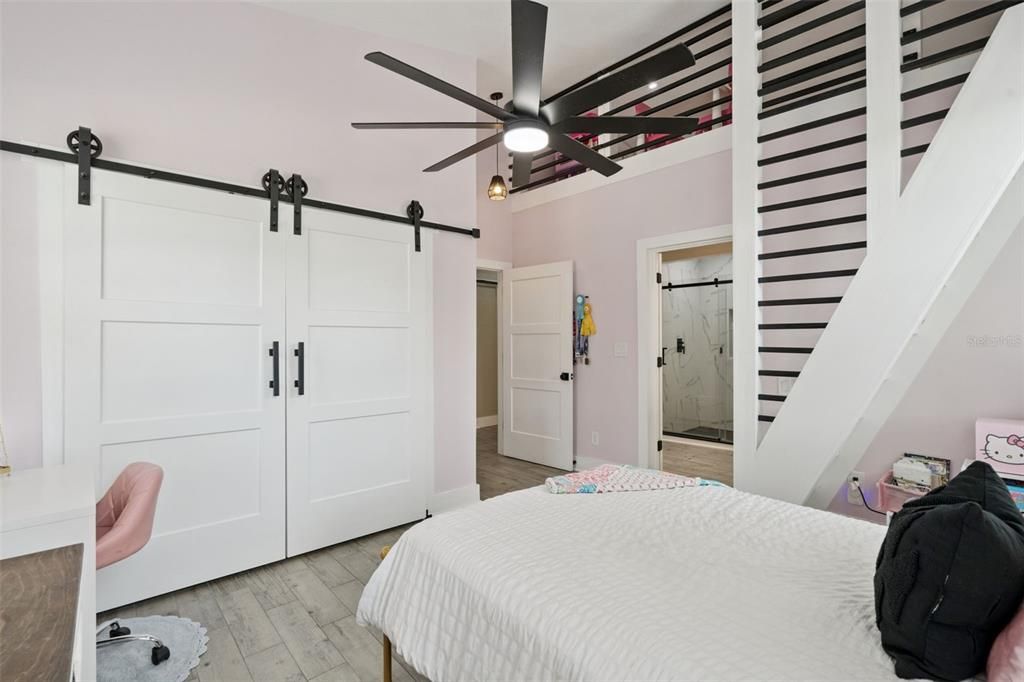 En Venta: $1,100,000 (3 camas, 2 baños, 2360 Pies cuadrados)