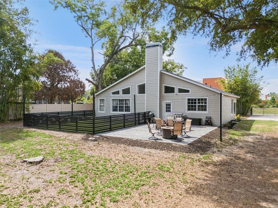 En Venta: $1,100,000 (3 camas, 2 baños, 2360 Pies cuadrados)